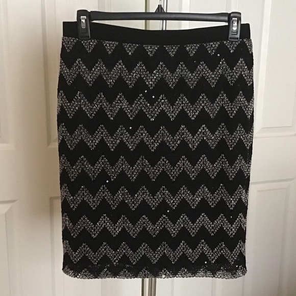 Sunny Leigh Dresses & Skirts - Sunny Leigh Skirt Chevron Pattern w/ Sequins Large